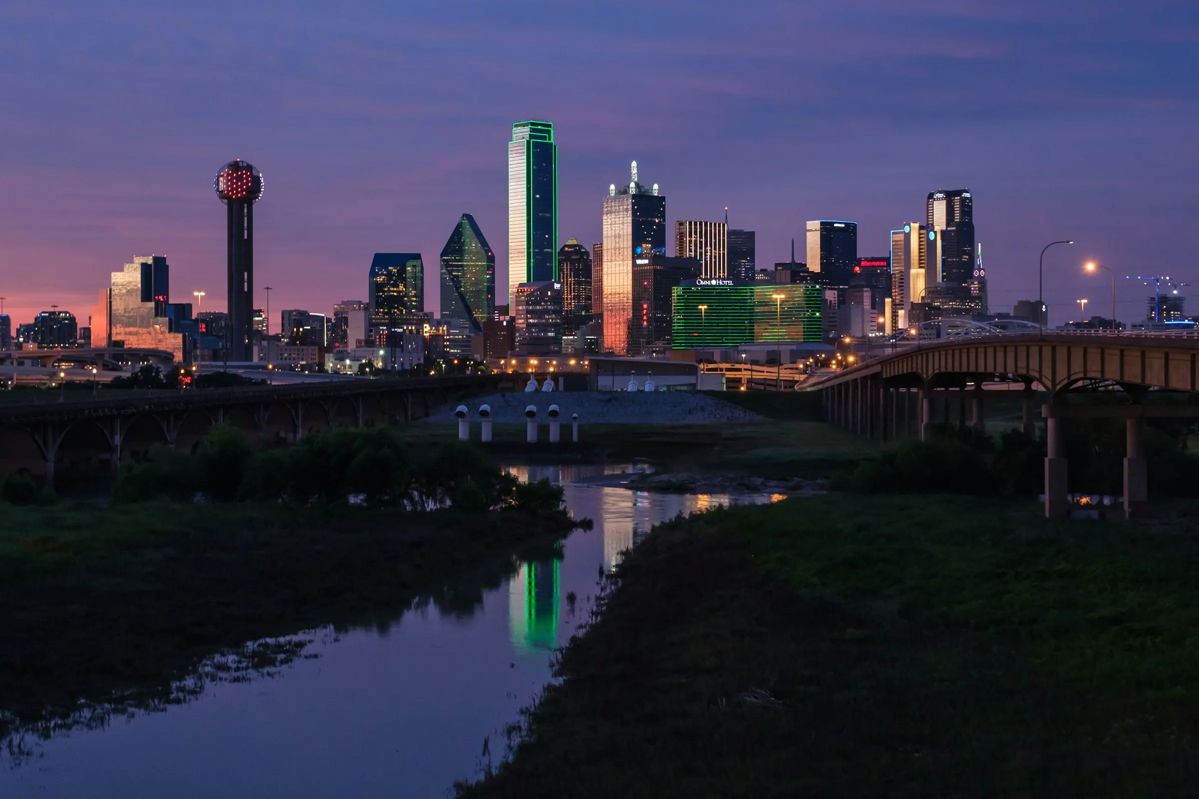 Dallas, Texas skyline with downtown high-rise towers at dusk in the Dallas-Fort Worth real estate market